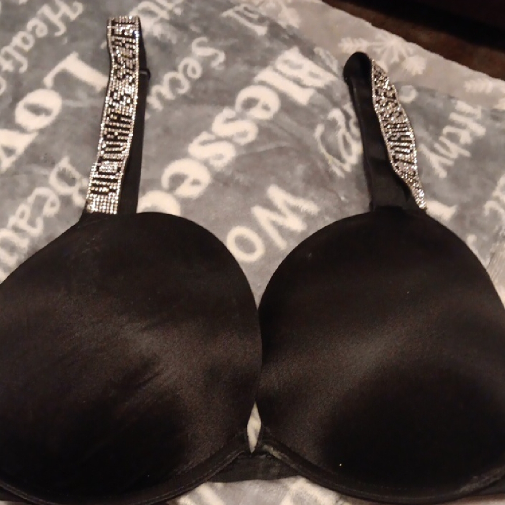 Victoria's Secret Black Seamless Bra with Molded Cups